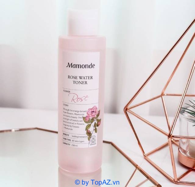 Mamonde Rose Water Toner tác động đến kết cấu da và mang đến cho bạn làn da tươi trẻ, đều màu