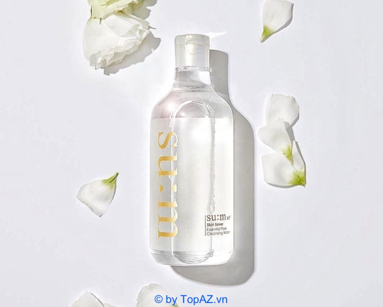 Su:m37 Skin Saver Essential Cleansing Water vừa được dùng làm nước tẩy trang vừa có thể dưỡng da trắng sáng