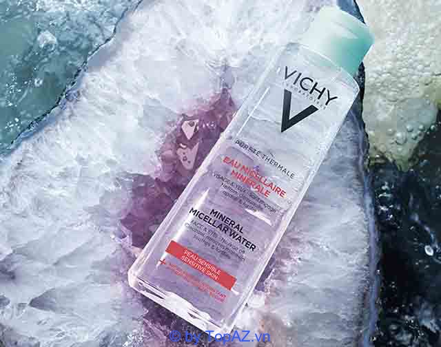 Vichy Mineral Micellar Water hỗ trợ loại bỏ bụi bẩn, dầu nhờn và cấp ẩm cho da.