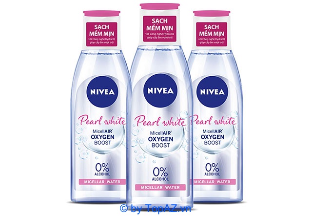 Nivea Extra Bright Make Up Clear Cleansing Water được chiết xuất trái cherry anh đào là chất giàu vitamin C, giúp dưỡng trắng & Glycerin giúp da mềm mịn