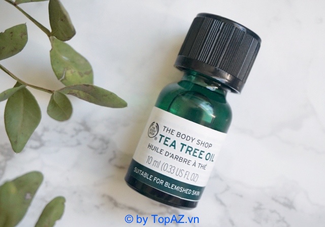 The Body Shop Tea Tree Oil là sản phẩm tinh dầu đặc biệt phù hợp cho làn da mụn, giúp làm xẹp nốt mụn và thúc đẩy chữa lành tổn thương nhanh chóng