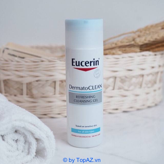 Eucerin Dermato Clean Refreshing Cleansing giúp cân bằng độ ẩm và giảm thiểu tối đa bụi bẩn trên da