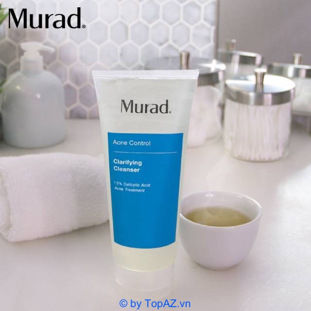 Murad Clarifying Cleanser lấy đi mọi bã nhờn và bụi bẩn, giúp da thanh lọc và lỗ chân lông được khô thoáng