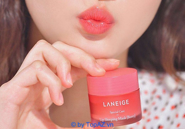 Mặt nạ ngủ môi Laneige không chỉ cung cấp độ ẩm mà còn bổ sung thêm nhiều vitamin cần thiết..