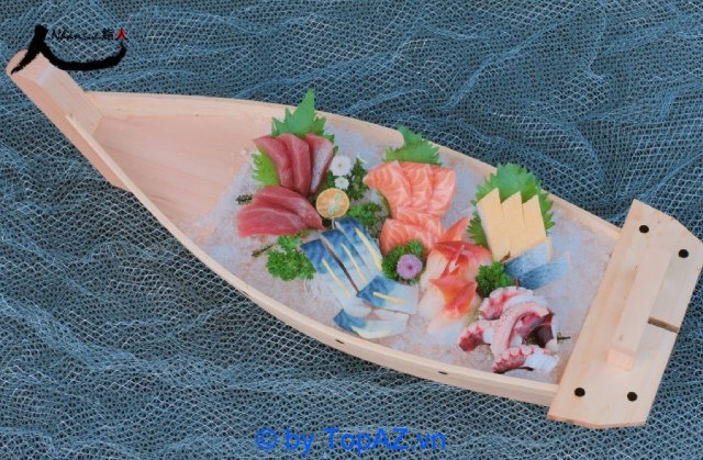 Thuyền Sashimi là một trong những món ăn bạn không nên bỏ qua khi đến Nhân Sushi Bito