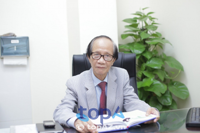 Phó Giáo sư, Tiến sĩ Nguyễn Hoàng Sơn