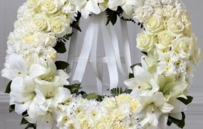 Vòng hoa tang lễ của cửa hàng Floli Cầu Giấy