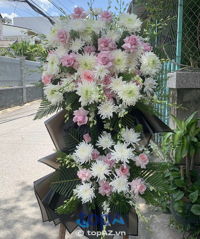 Shop chuyên đặt hoa viếng đám tang quận Tây Hồ