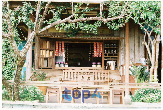 Tiệm cà phê Linh