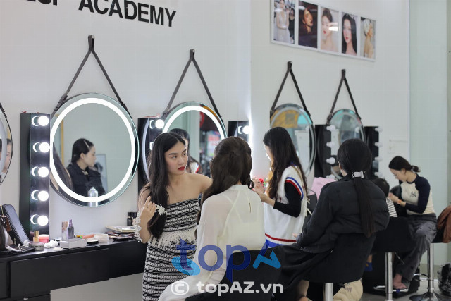 Lý Thảo Ly Wedding Makeup Academy ở Vinh