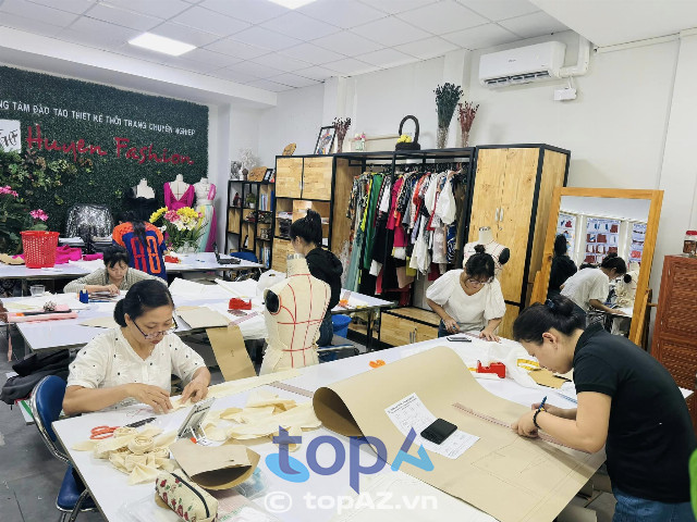 Trung tâm đào tạo thiết kế thời trang chuyên nghiệp Huyen Fashion, TP. HCM