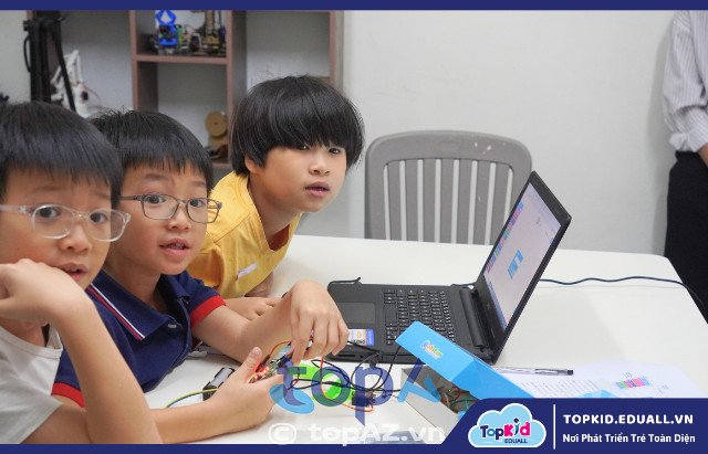 TOPKID EDUALL tạo ra môi trường học tập năng động và sáng tạo