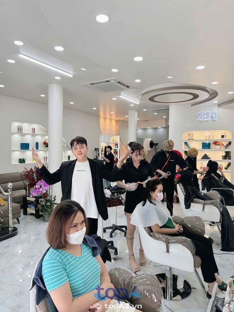 2 EIGHT HAIR STUDIO & LUNA MAKE UP TP. Thuận An