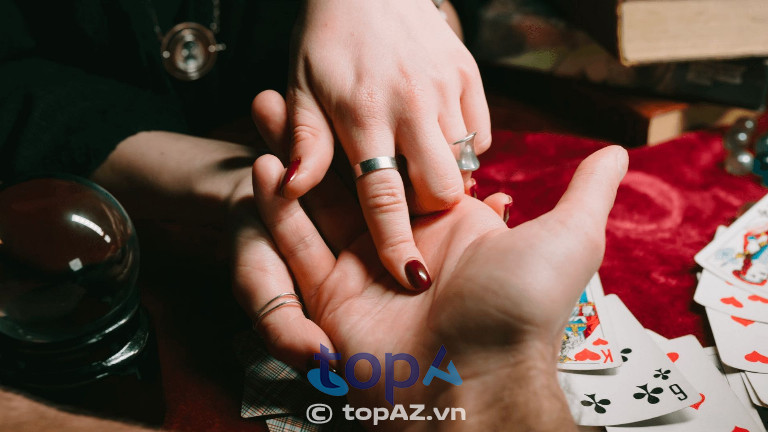 Cô Hồng xem bói Hải Phòng