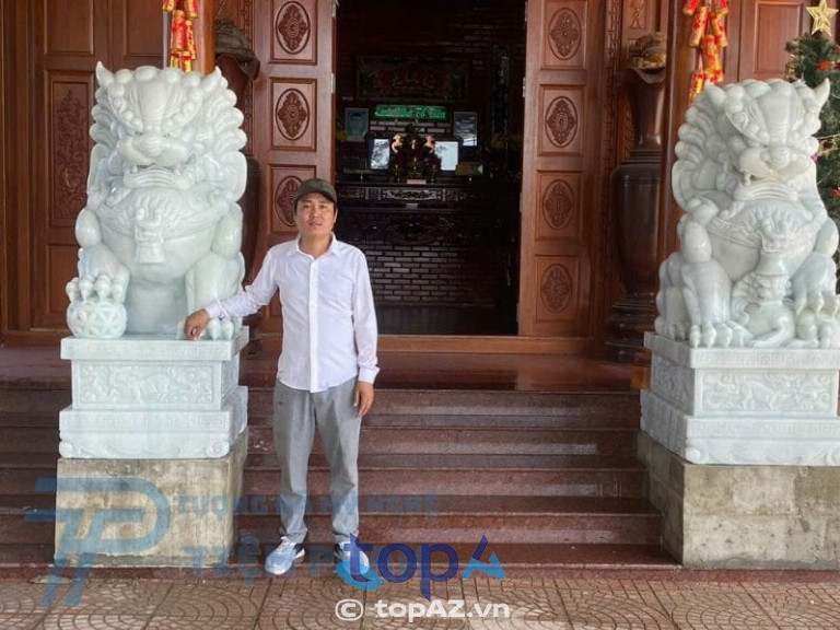 Tượng Kỳ Lân đá phong thủy tại Tiệm Phạm 