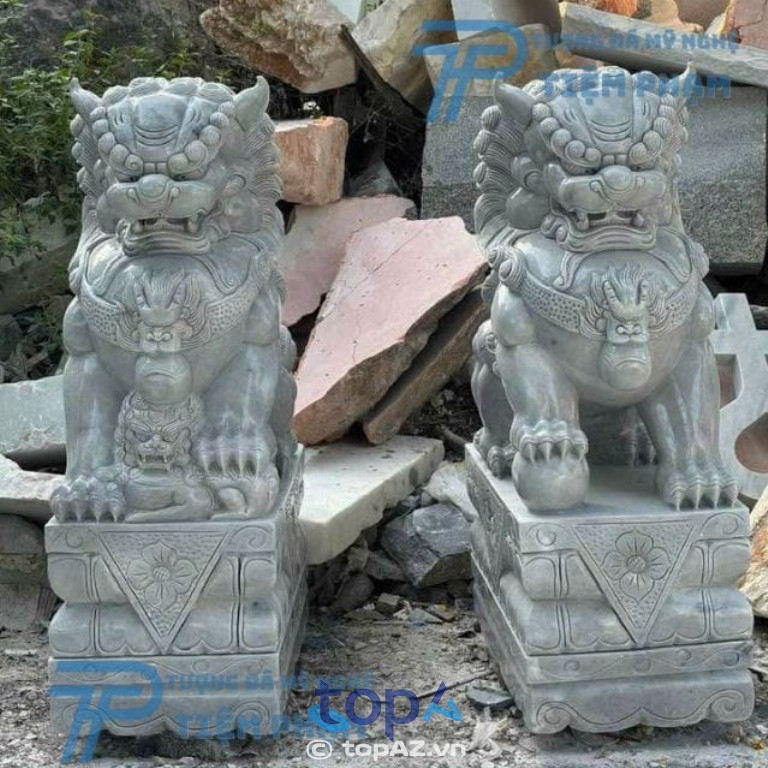 Mỗi tượng Kỳ Lân đá tại Tiệm Phạm