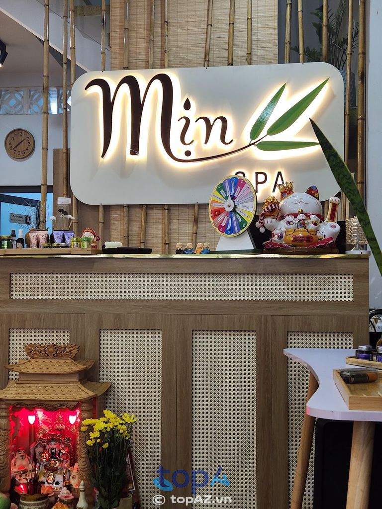 Mịn Spa - Tiệm nhà Mịn mang đến dịch vụ chăm sóc đôi chân chuyên nghiệp, giúp bạn thư giãn và phục hồi sức khỏe
