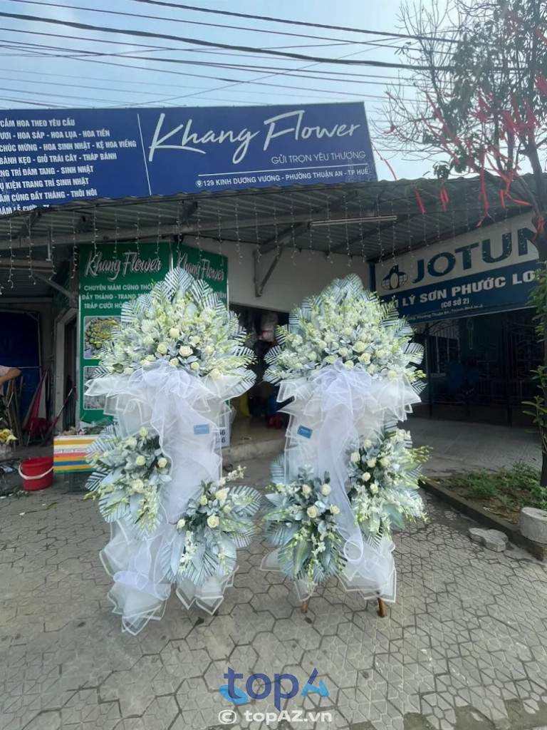Khang Flower ở TP Huế cung cấp dịch vụ hoa đám tang chất lượng, thiết kế đẹp mắt và phù hợp