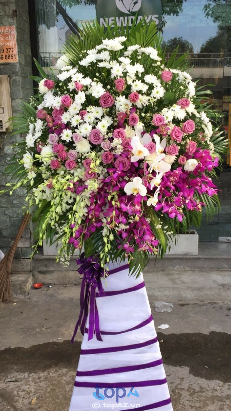 FLoLi Long Xuyên cung cấp các sản phẩm hoa viếng đám tang trang trọng