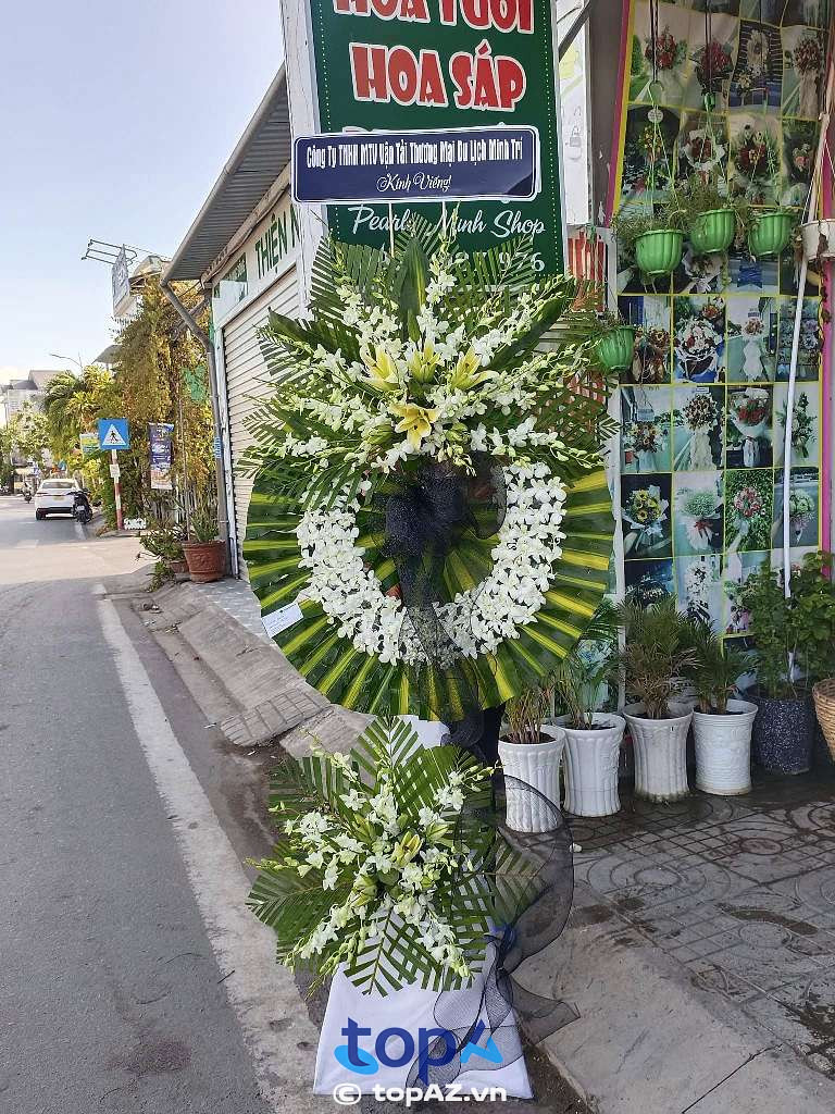 Pearly Minh có dịch vụ hoa viếng chất lượng mang đến thông điệp yêu thương đến gia đình người đã khuất