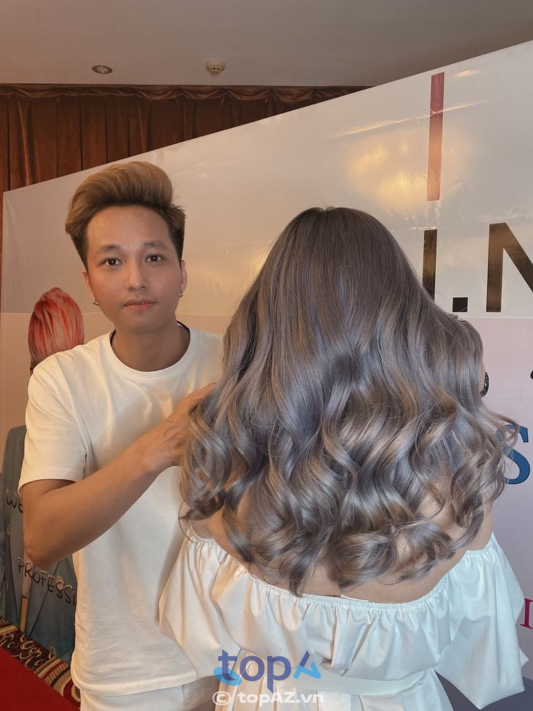 Salon Tóc Hoàng Kim Cẩm Phả thường xuyên tổ chức các chương trình sale hấp dẫn cho khách hàng
