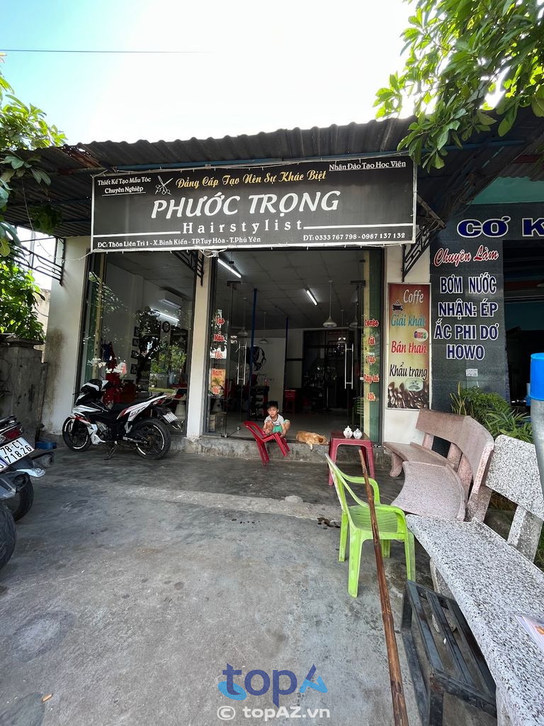 Salon Phước Trọng cung cấp toàn diện các dịch vụ về chăm sóc tóc