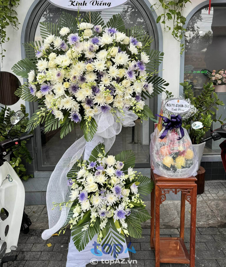 Hoa viếng chia buồn đám tang ở TP Hội An