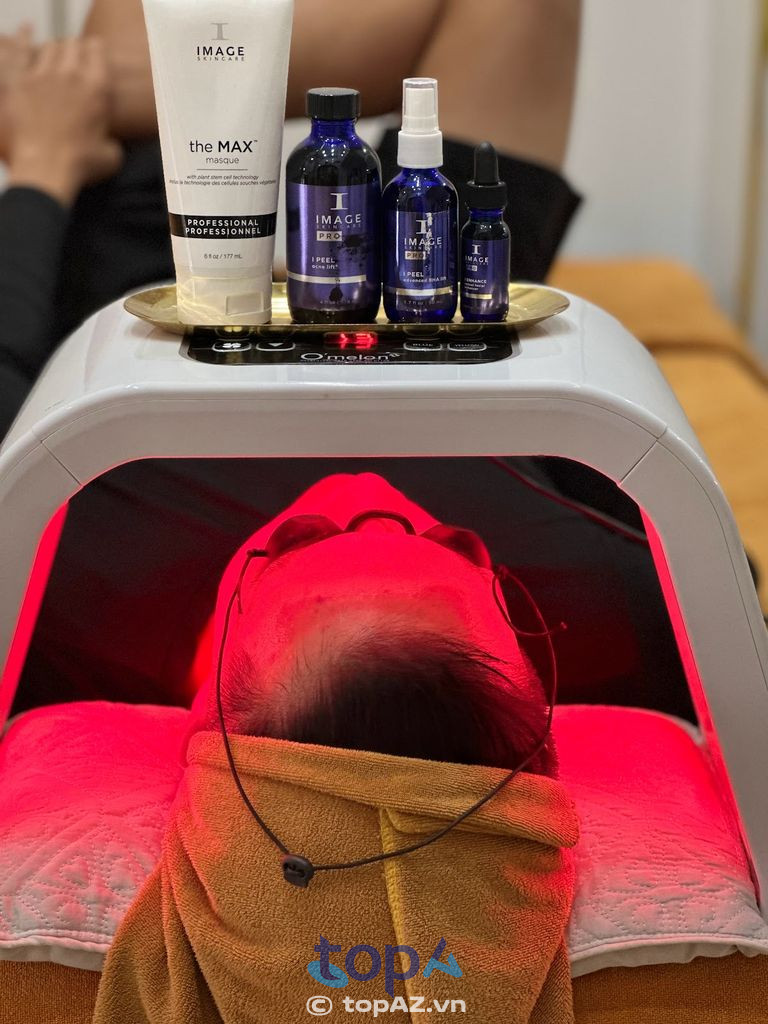 Khách hàng đến với Yến Nhi Spa luôn được tư vấn và chăm sóc da tận tình