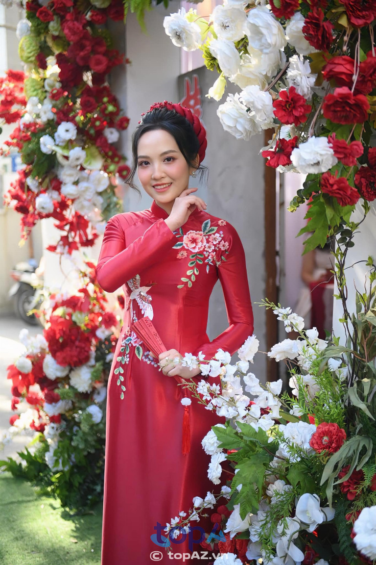 Thu Phương Bridal thường xuyên cập nhật mẫu mã áo dài mới, bắt kịp xu hướng thời trang cưới hỏi