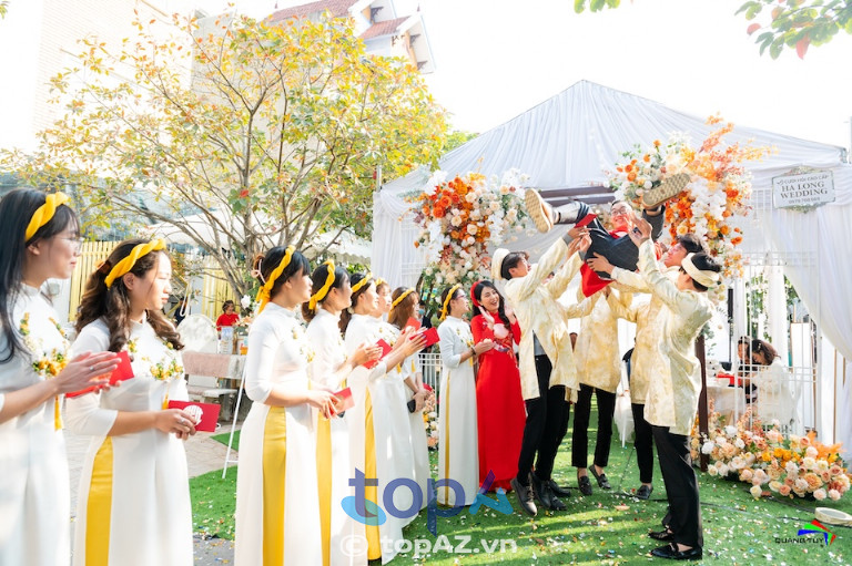 Ảnh viện áo cưới Quang Tùy cung cấp dịch vụ chỉnh sửa áo dài theo yêu cầu, mang lại sự vừa vặn và thoải mái