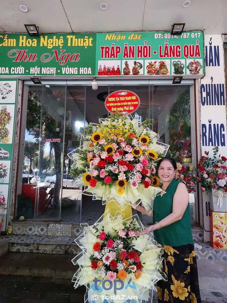 Cửa Hàng Hoa Thu Nga cung cấp đa dạng các mẫu hoa với nhiều kiểu dáng, đáp ứng mọi nhu cầu của khách hàng