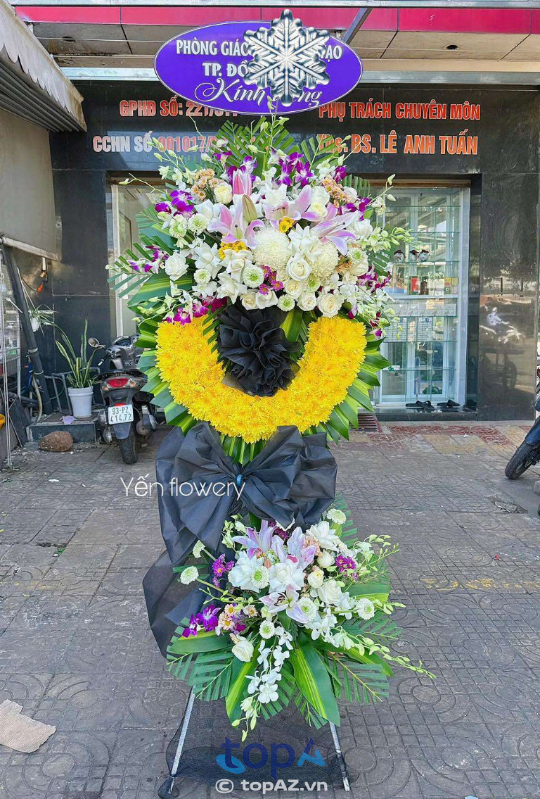 Hoa tươi Yến Flowery cung cấp hoa viếng đám tang với thiết kế sang trọng, đảm bảo sự hài lòng tuyệt đối