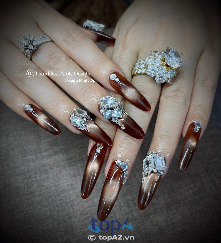 Thanh Lisa Nail – Vòng xoay Cổng 11