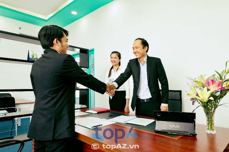 Lựa chọn đội ngũ luật sư có trình độ chuyên môn vững vàng