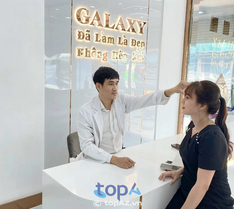 Bác sĩ Lê Trần Duy trực tiếp theo sát toàn bộ quy trình