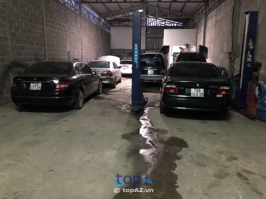 Gara sửa chữa ô tô du lịch Nguyễn Hoà