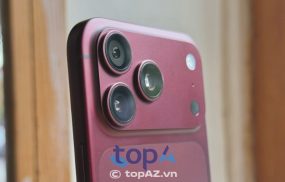 Cụm camera của iPhone 18 Pro Max màu Đỏ Burgundy trong bài đánh giá thực tế. Ảnh: CNET