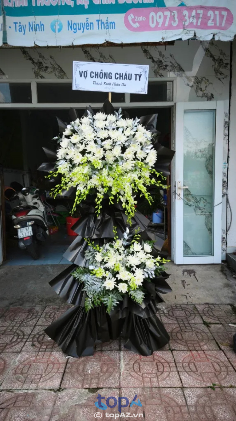 hoa viếng chia buồn đám tang Nguyễn Thắm long an