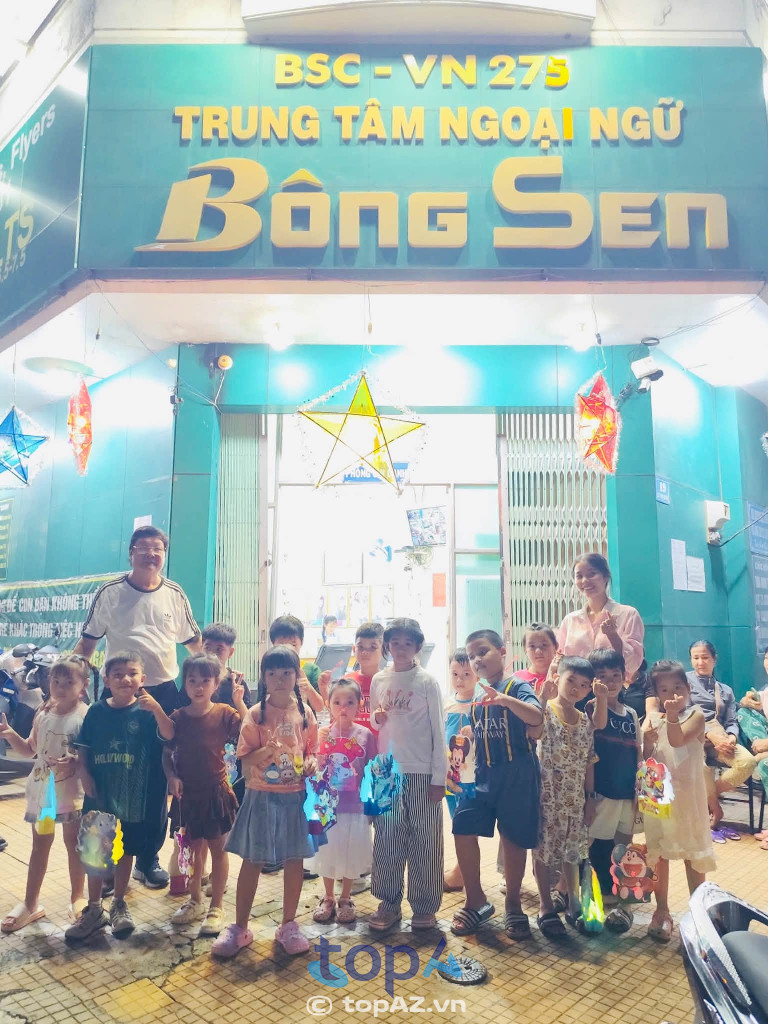 Trung tâm Ngoại ngữ Bông Sen là một địa điểm học tiếng Anh trên đường Lê Anh Xuân, Cao Lãnh.